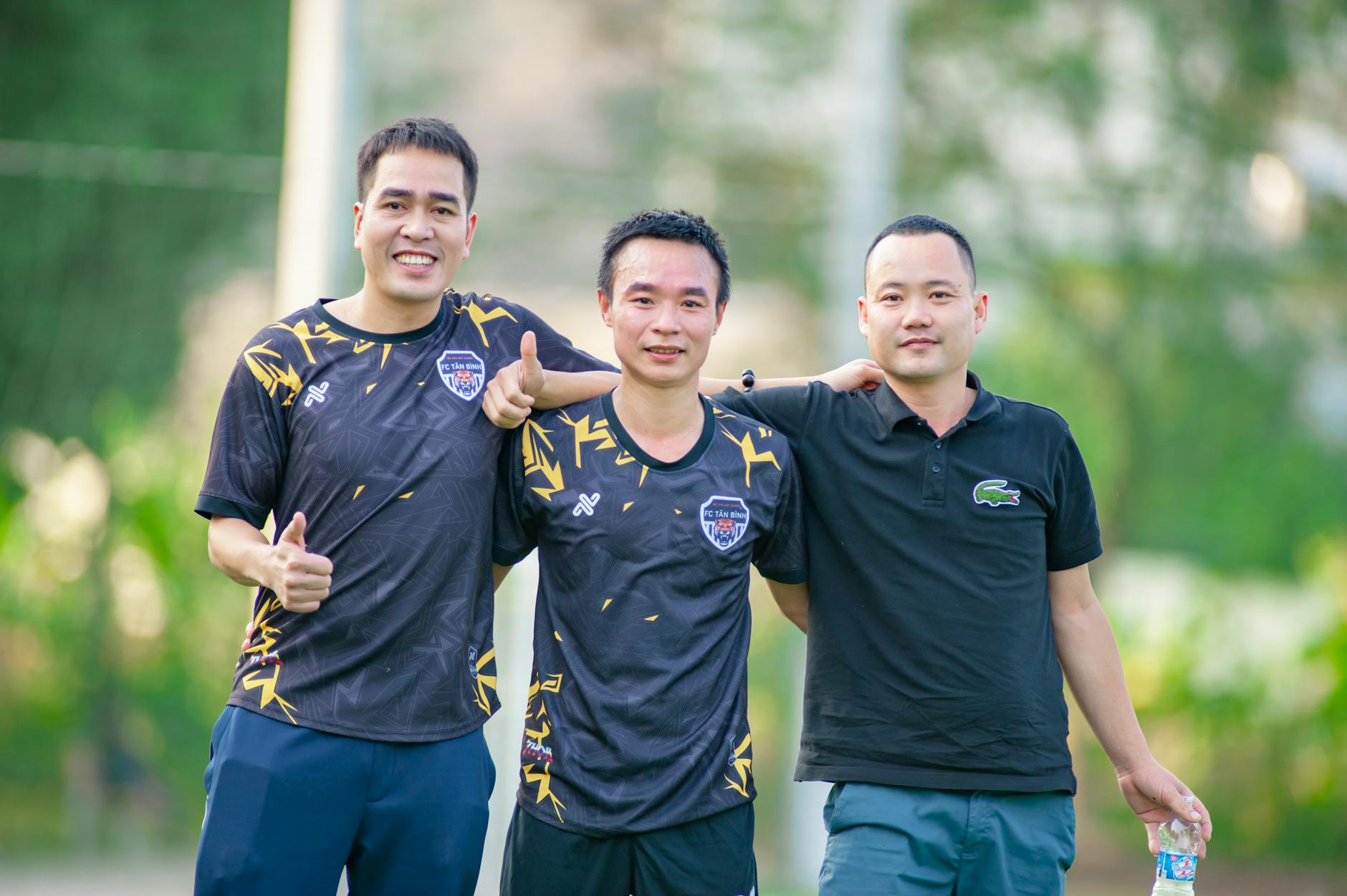 สตรีมเกมและนิยายออนไลน์ทำเงิน: ปั้นช่องดัง สร้างรายได้ยั่งยืน! 🎮✍️