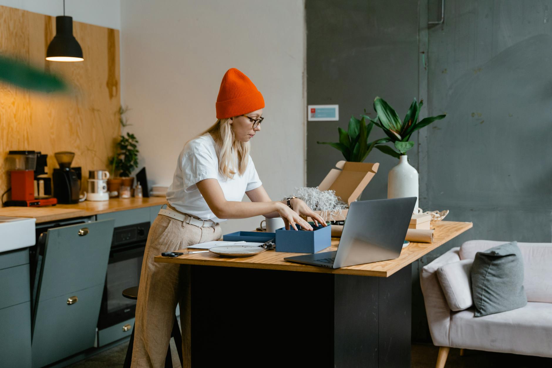 อยากขายของออนไลน์ เริ่มต้นยังไง? 3 วิธีสร้างรายได้: Dropship, Shopee, พรีออเดอร์! 💸