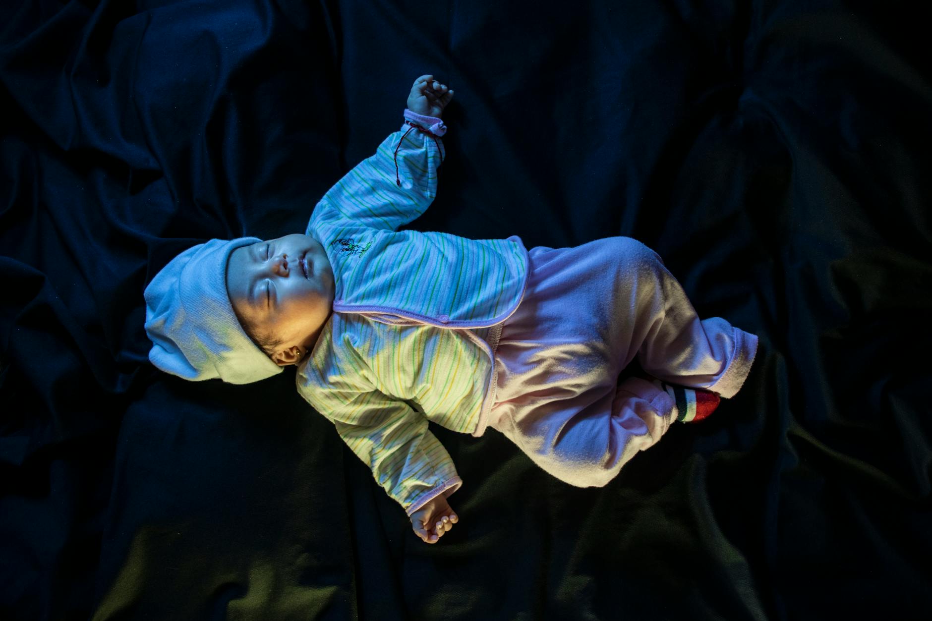 ลูกนอนหลับยาก? 😴 5 เทคนิคพิชิตให้ทารกหลับยาวตลอดคืน!