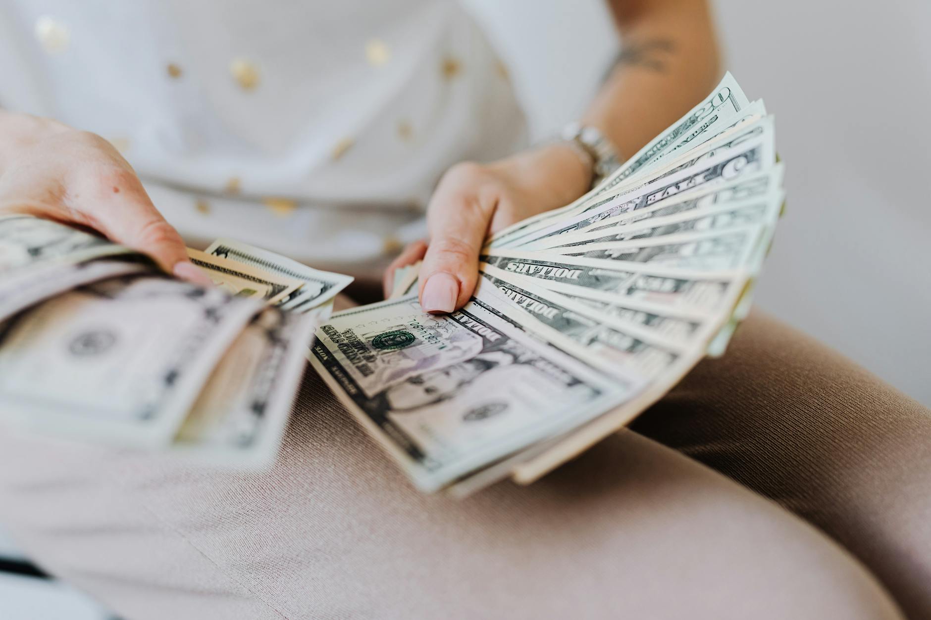 สร้างพอร์ต Passive Income 💰 เริ่มต้นลงทุนอะไรดีให้เงินทำงานแทนเราในปี 2569