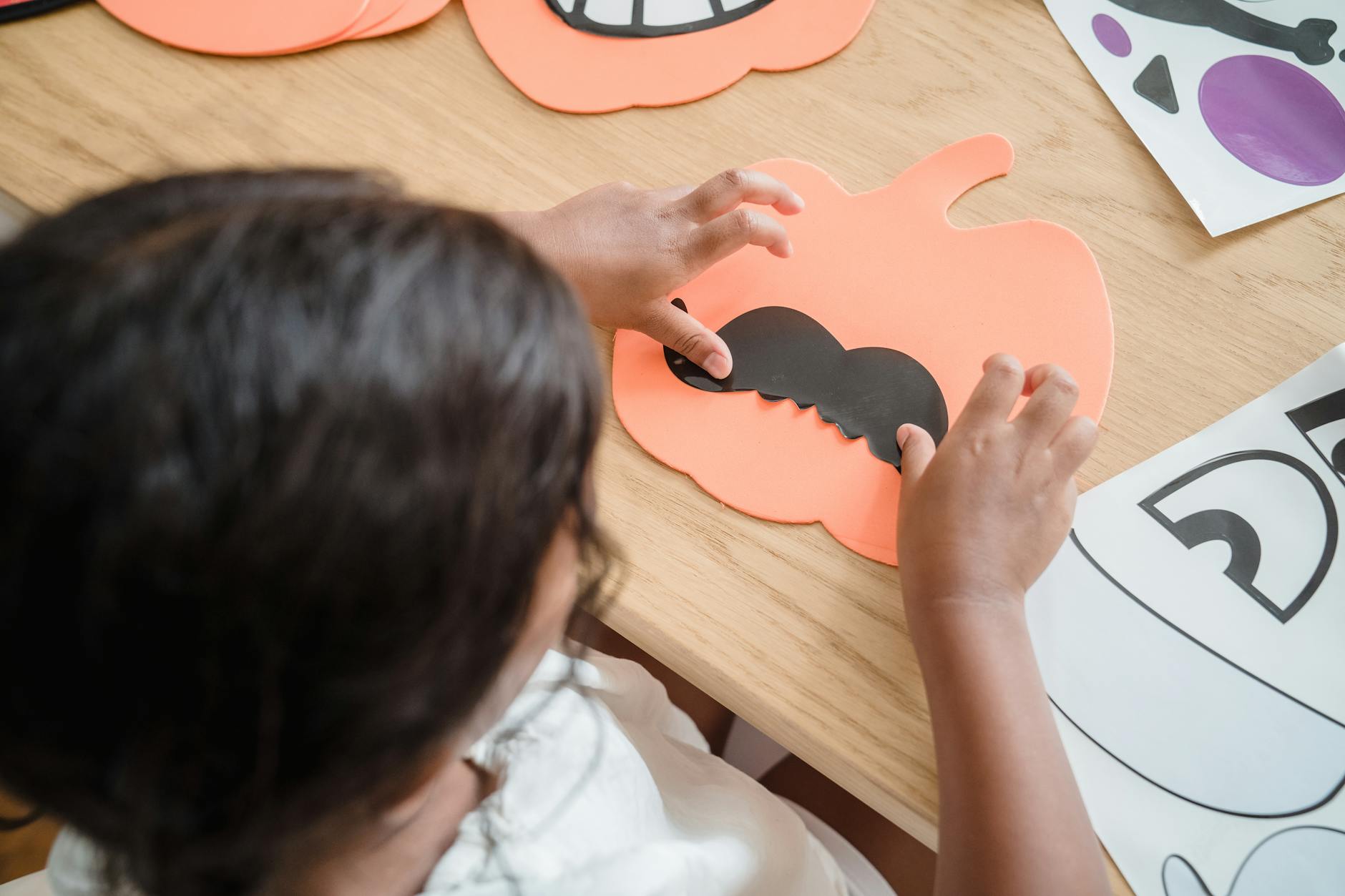 10 กิจกรรม DIY สุดสนุกทำกับลูก 🎨 เสริมจินตนาการ พัฒนาทักษะปังๆ!