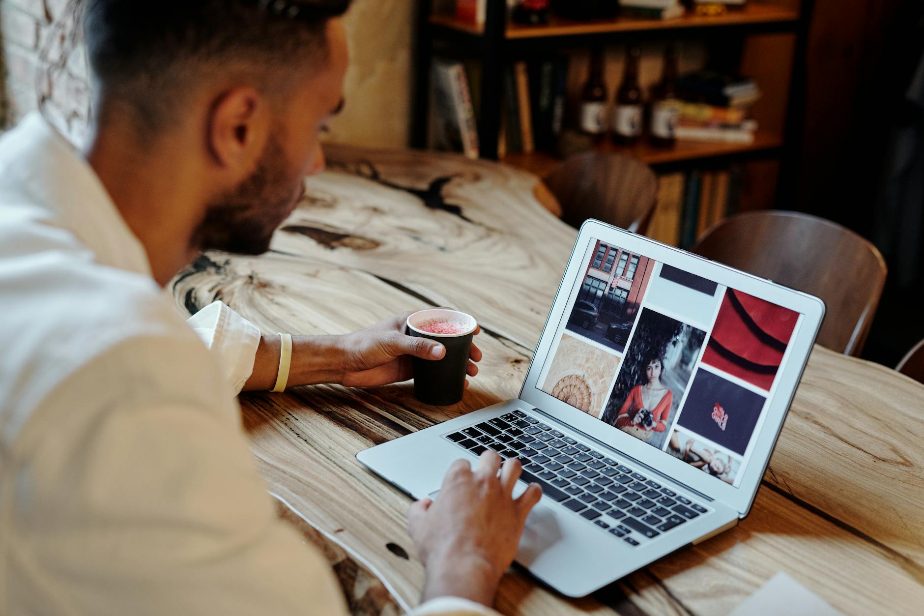 Dropship vs. Affiliate Marketing: เลือกทางไหนดีสำหรับมือใหม่ สร้างรายได้ออนไลน์แบบไม่ต้องสต็อก! 🤩