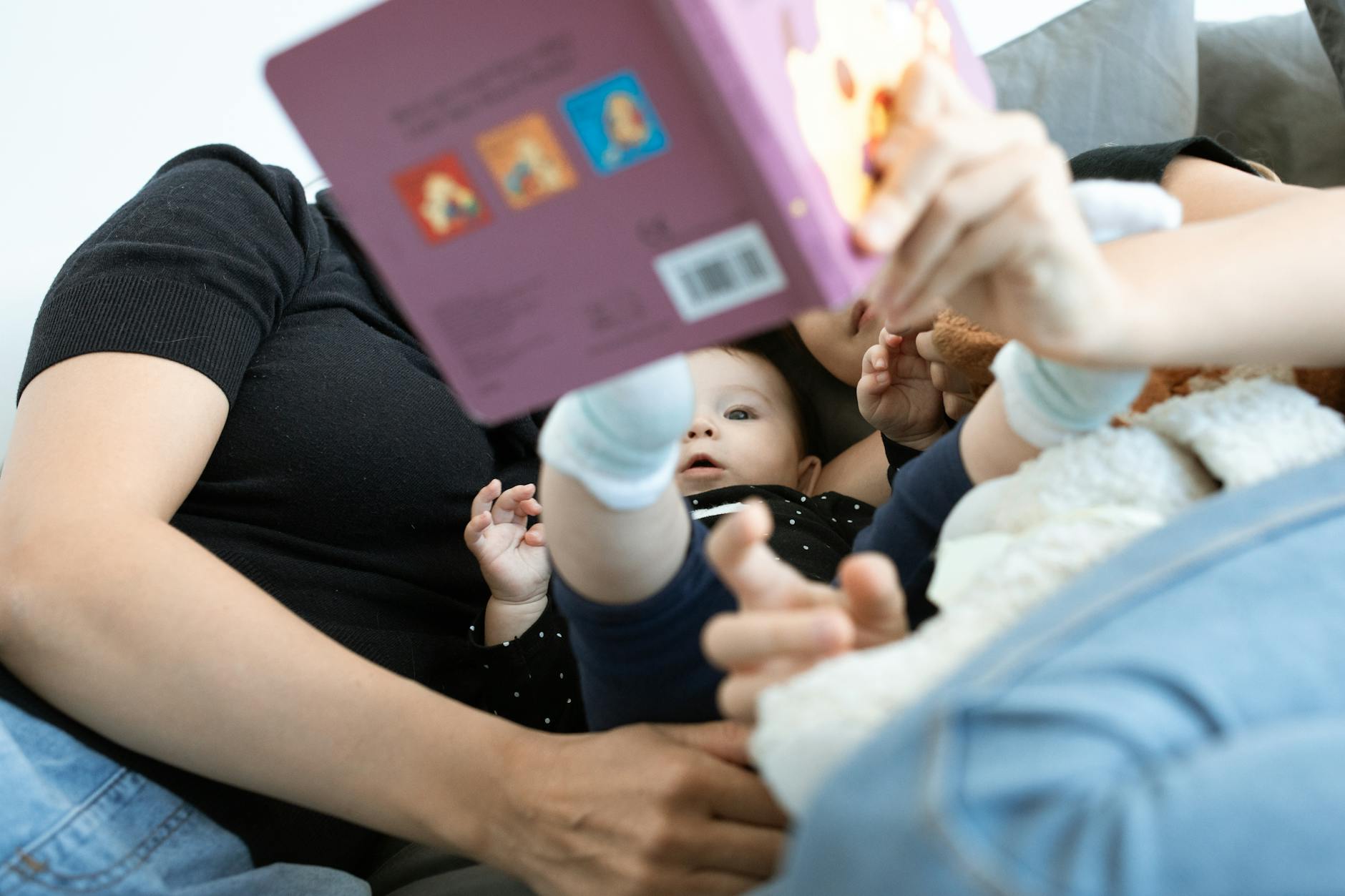 ลูกพูดช้า ทำไงดี? 5 เทคนิคกระตุ้นพัฒนาการภาษาเด็กเล็กวัย 1-3 ปี 👶🗣️
