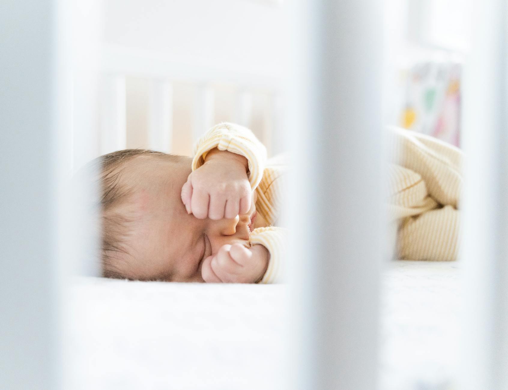 🥳😴 เคล็ดลับฝึกทารกนอนยาวตลอดคืน: สร้างตารางเวลาให้ลูกหลับฝันดี 👶✨