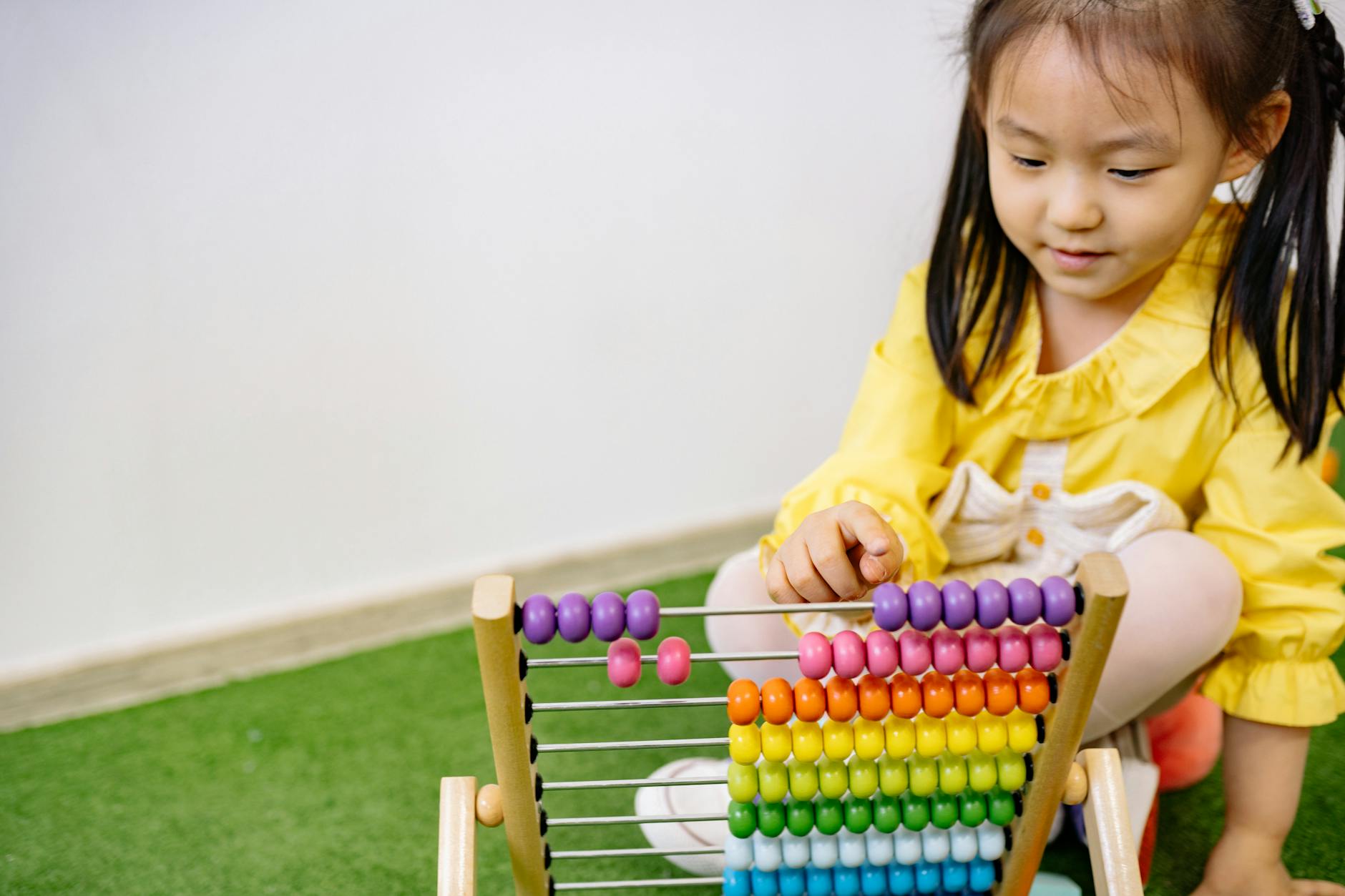 จัดการเวลาให้ลูกวัย 7-12 ปี: สร้างสมดุลเรียน เล่น ลดติดจอ
