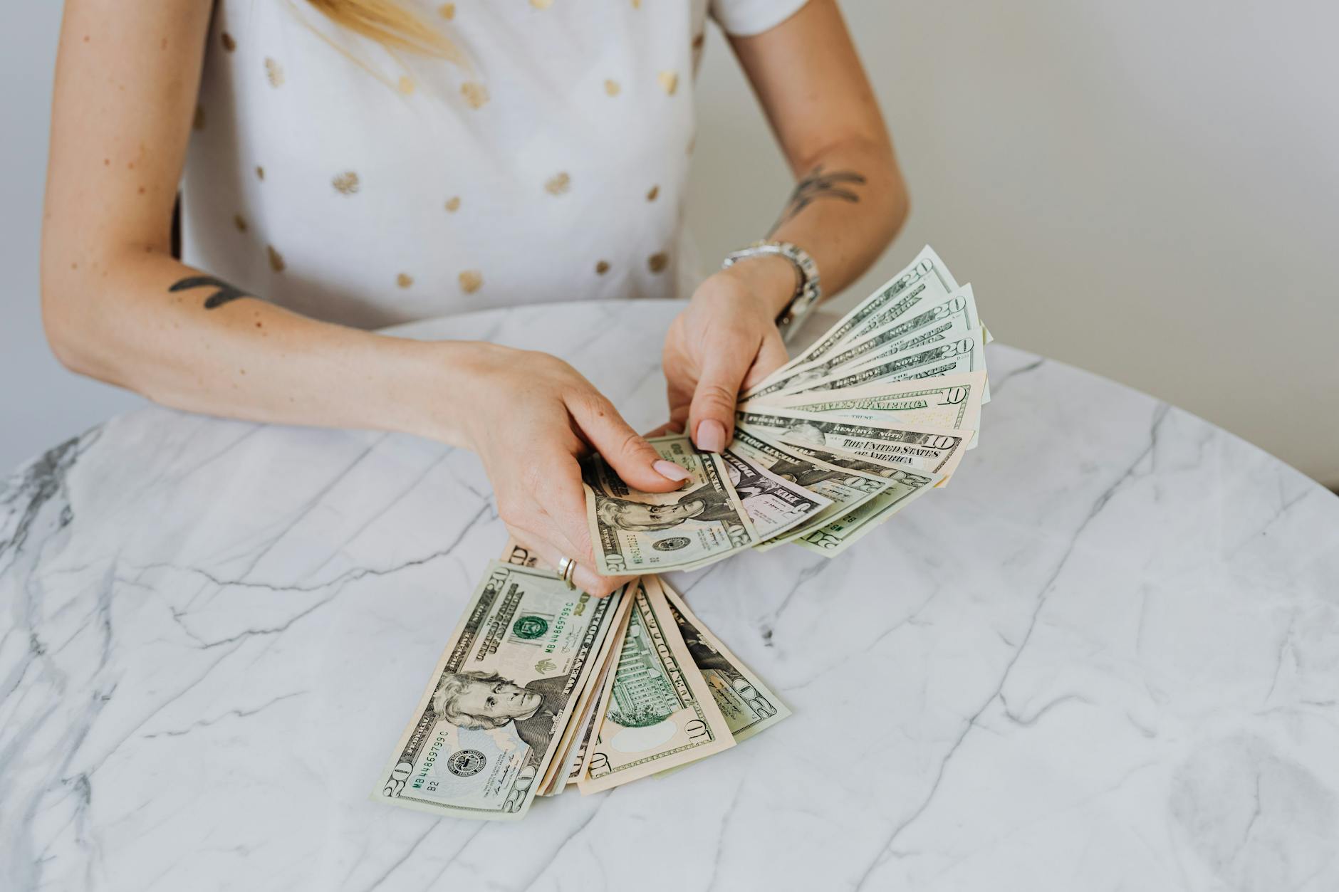ถอดรหัสทำเงิน: 7 วิธีสร้างรายได้จากคอนเทนต์ 🤑 สำหรับบล็อกเกอร์ & ยูทูบเบอร์มือใหม่