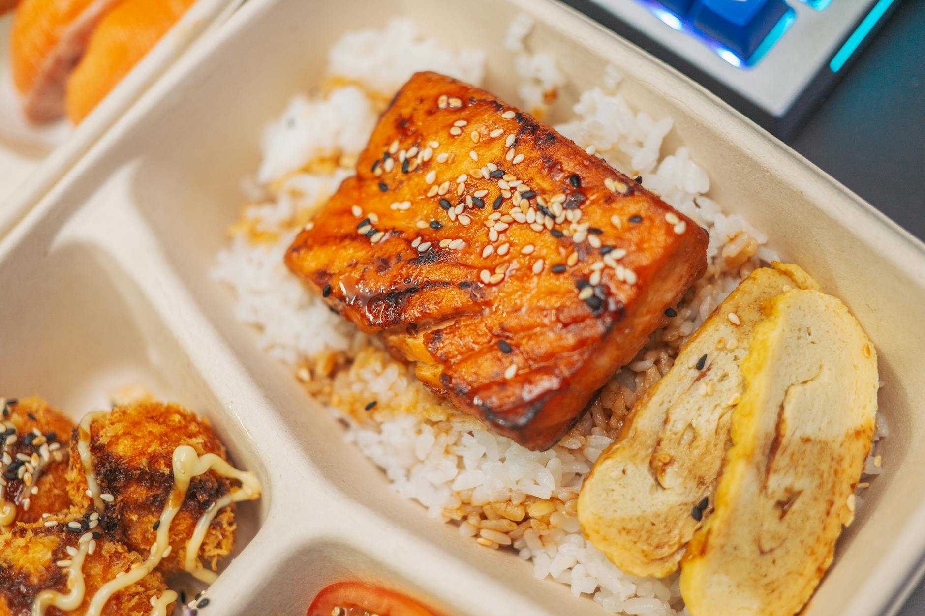 สูตรลับสร้างรายได้ปัง! ทำข้าวกล่องเบนโตะขายออนไลน์ 🍱✨ (ฉบับมือใหม่)