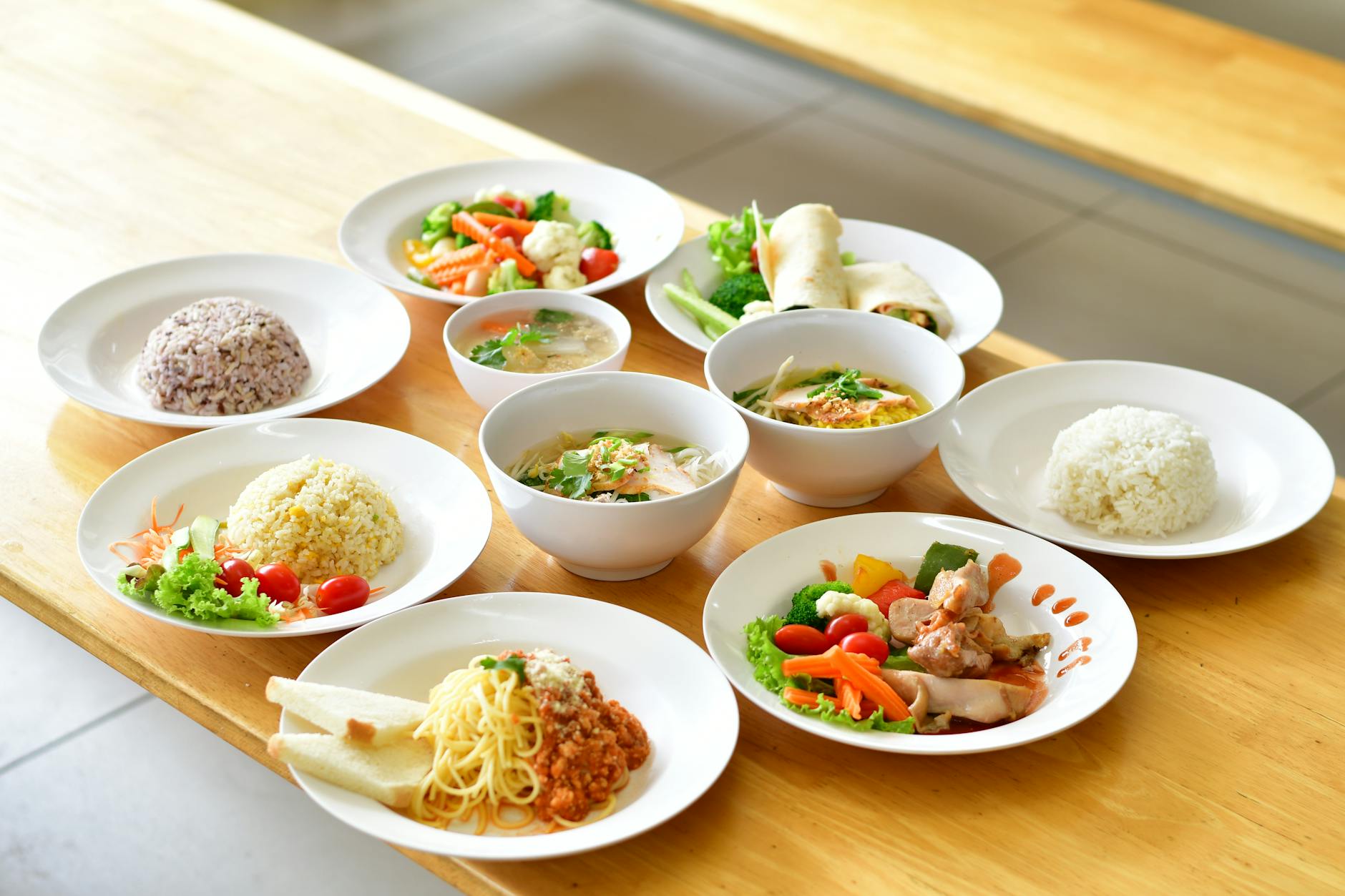 ถอดรหัสความสำเร็จ: 5 เมนูอาหารกล่องยอดฮิต ต้นทุนต่ำ กำไรปัง! 🍱✨
