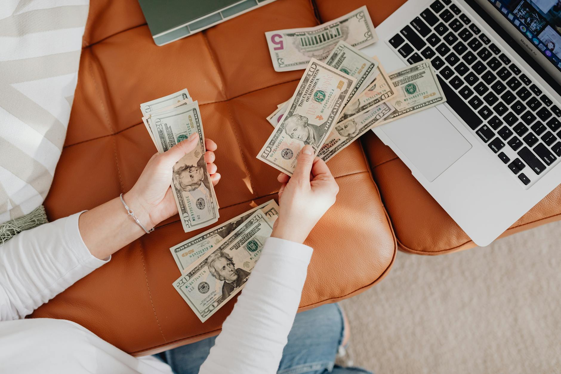 สร้างคอร์สออนไลน์ครั้งเดียว: ปั้น Passive Income หลักแสนใน พ.ศ. 2569! 🚀