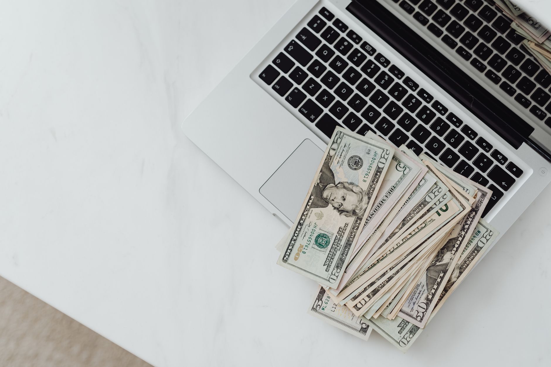 Dropship vs. พรีออเดอร์: โมเดลไหนเหมาะกับคุณ? 💸 พร้อมวิธีเริ่มต้นทำกำไรหลักแสน! ✨