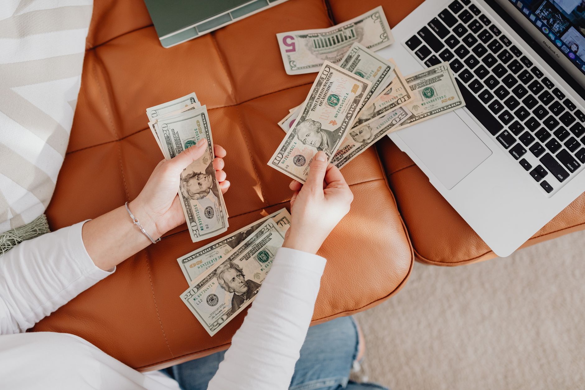 สร้างรายได้จากคอนเทนต์ออนไลน์: 7 วิธีทำเงินสุดปังสำหรับครีเอเตอร์ 💰