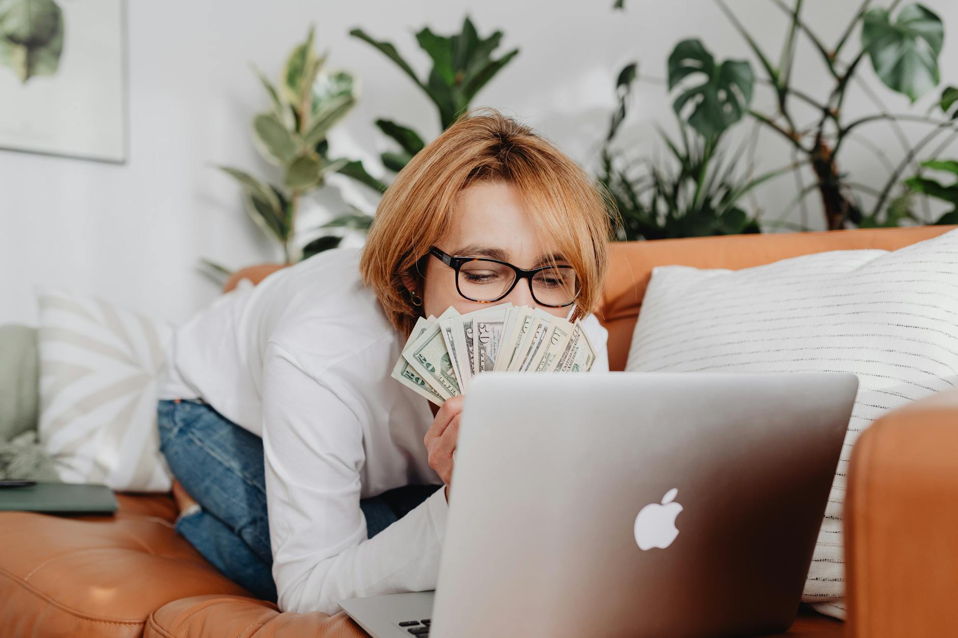 ปลดล็อกอิสรภาพทางการเงิน: 5 ไอเดีย Passive Income ใครๆ ก็เริ่มได้! ✨