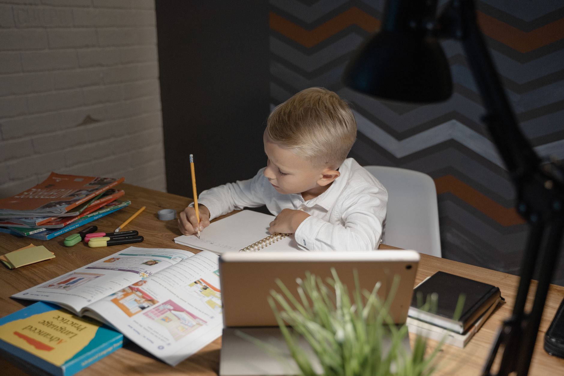 ลูกเบื่อการบ้าน? 7 วิธีสร้างแรงจูงใจให้เด็กวัย 7-12 ปี สนุกกับการเรียนรู้